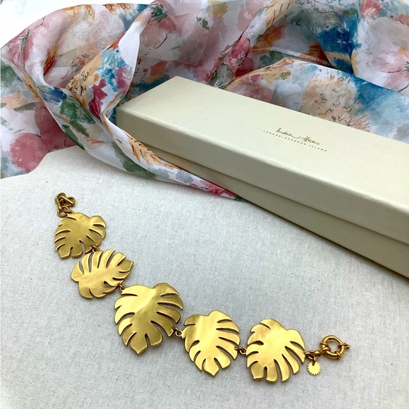 India Hicks Gold Pave Monstera Leaf Bracelet - Picture 3 of 3